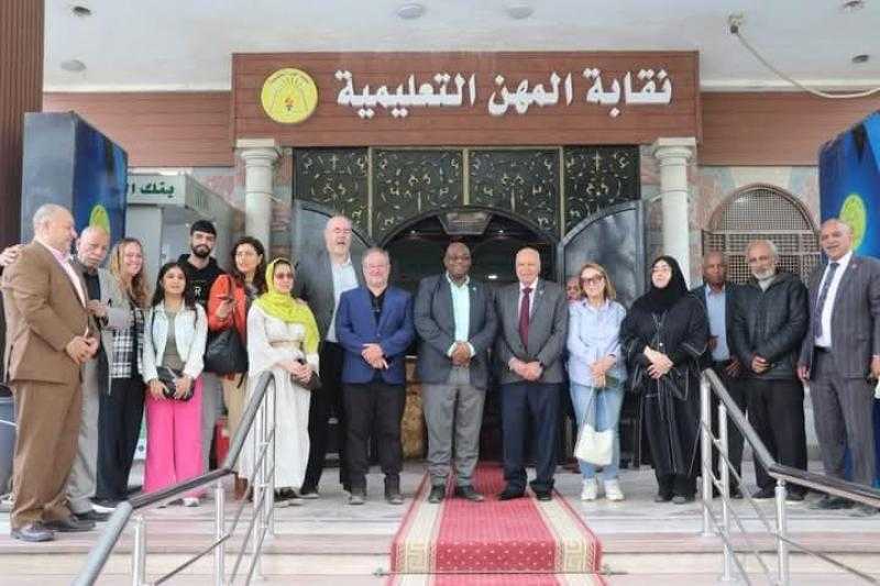 ” خلف الزناتي” يستقبل وفد من منظمة ”الدولية للتربية” بمقر النقابة العامة بالجزيرة