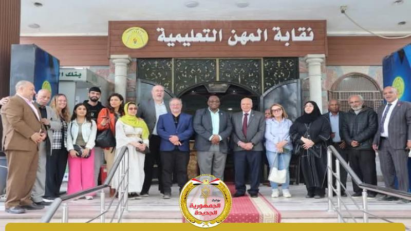 خلف الزناتى نقيب المعلمين ورئيس اتحاد المعلمين العرب