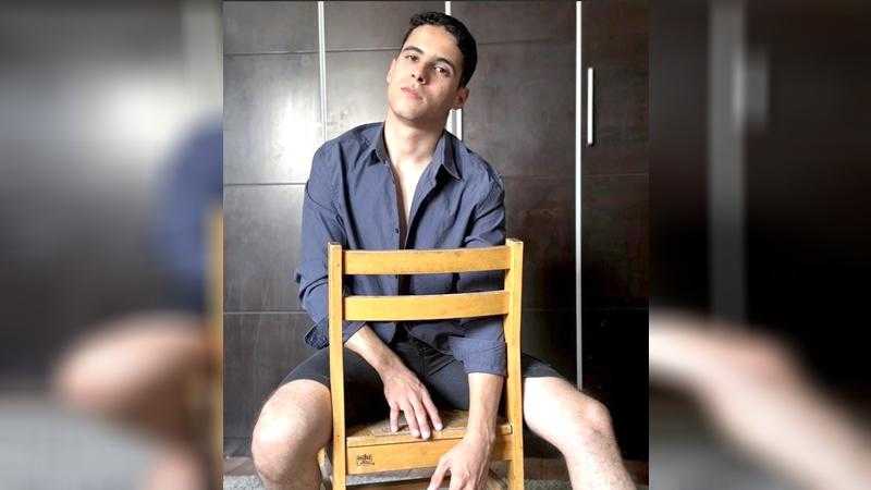 مهدي دياب يستعيد بريقه في فيلم ”للحظة” بعد فترة صعبة من الأزمات والتوقف