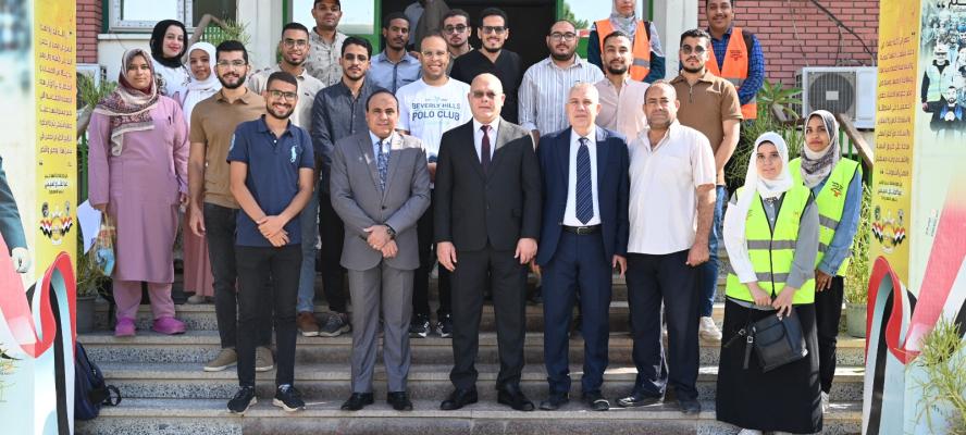 جهود مشتركة بين جامعة سوهاج و”حياة كريمة” لفحص وعلاج  ٤٢٩ مريض بالقافلة الطبية بقرية نيدة