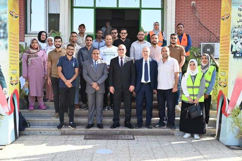 جهود مشتركة بين جامعة سوهاج و”حياة كريمة” لفحص وعلاج  ٤٢٩ مريض بالقافلة الطبية بقرية نيدة