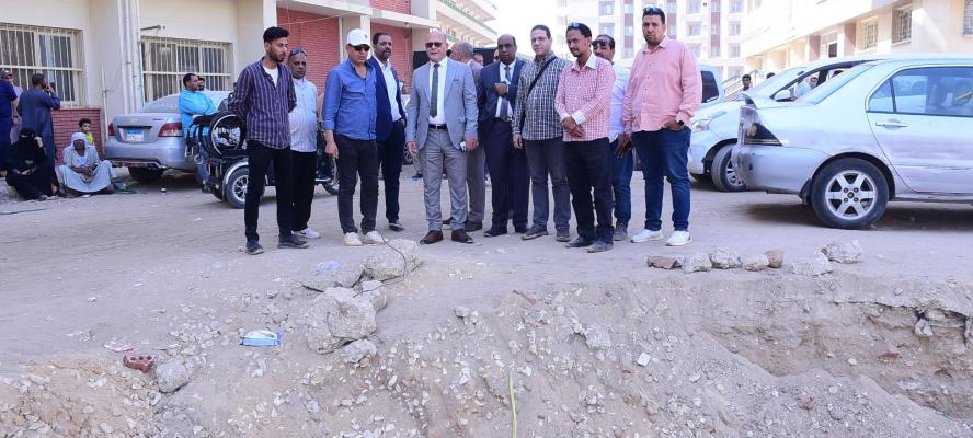 رئيس جامعة سوهاج يتابع الأعمال الإنشائية الجارية بالموقع العام لمستشفى الجراحات التخصصية