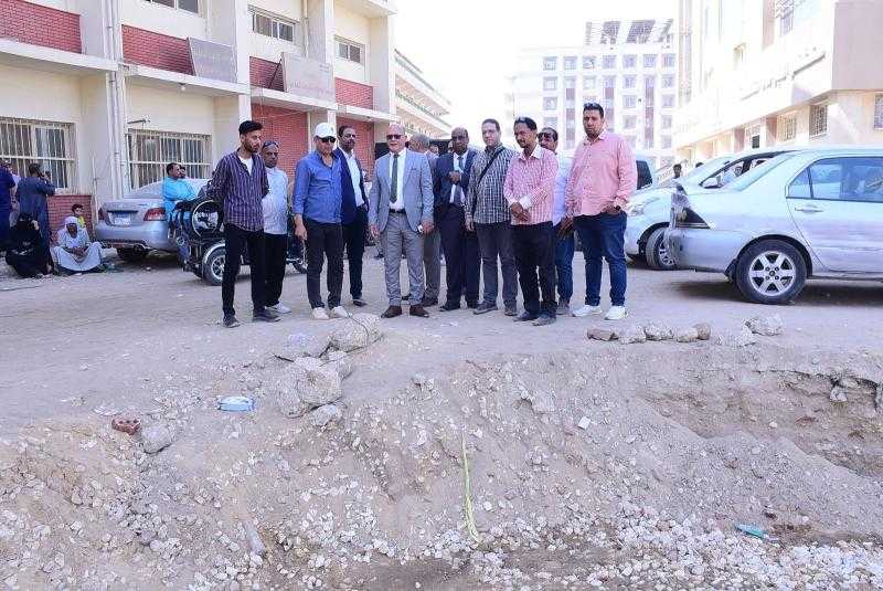 رئيس جامعة سوهاج يتابع الأعمال الإنشائية الجارية بالموقع العام لمستشفى الجراحات التخصصية