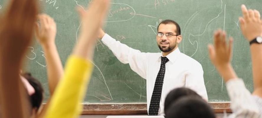 تم القبض على مدرس رياضيات في روض الفرج لتعديه اللفظي على تلاميذ داخل الفصل، بعد بلاغات رسمية من أولياء الأمور