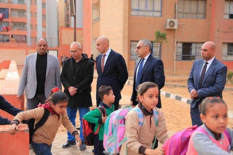 بالصور: الوزير محمد عبد اللطيف يجري جولة تفقدية مفاجئة بمدارس “تحيا مصر” بحي الأسمرات بالمقطم
