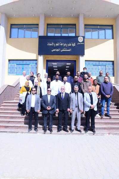 خلال تفقده لمستشفي طب وجراحة الفم والاسنان ..النعماني يلتقي بالمرضي والأطباء ويؤكد دعمًا غير محدود للمنظومة الطبية