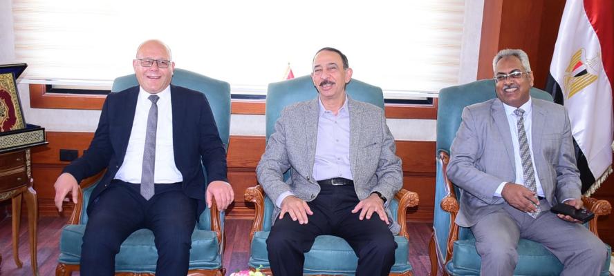 رئيس جامعة سوهاج يؤكد دعمه الكامل للمحافظ الجديد لخدمة الإقليم خلال لقاء مثمر لبحث آفاق التعاون المشترك