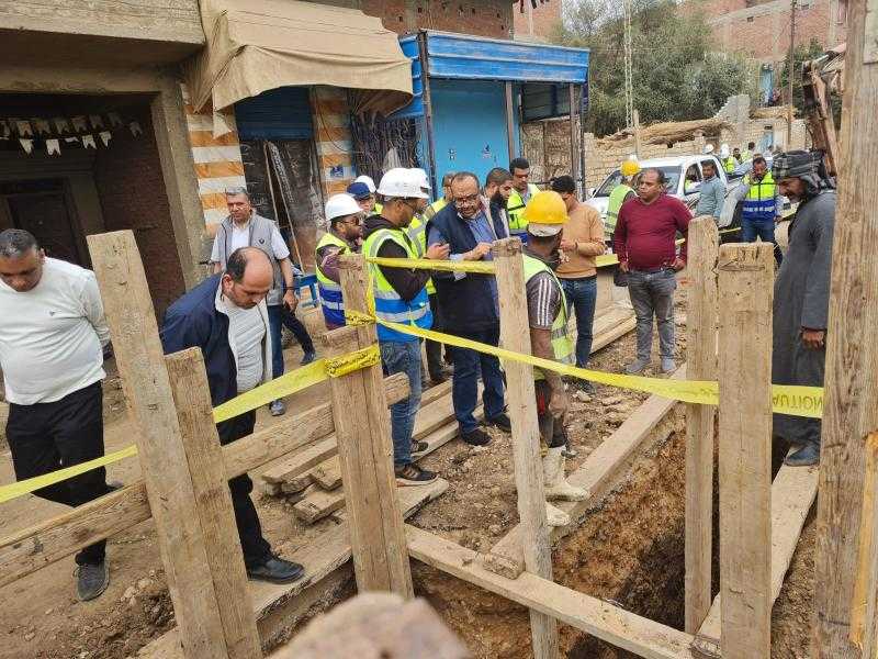 رئيس مياة سوهاج يتفقد أعمال مشروع الصرف صحى اولاد عزاز والمنياى
