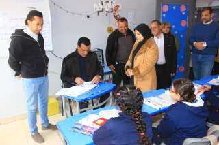 مدير تعليم سوهاج يتابع انتظام الدراسة بمدارس إدارة أخميم التعليمية