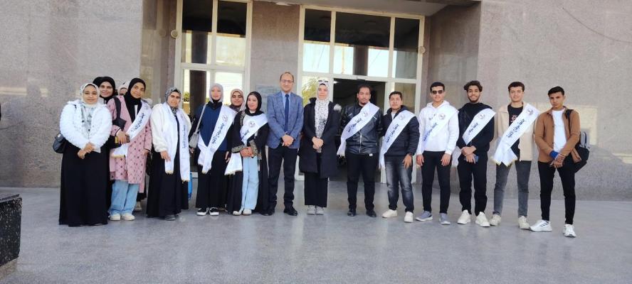 زيارة علمية لطلاب كلية العلوم بجامعة سوهاج الأهلية لمركز علاج الأورام
