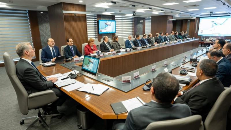 مصر تعزز صناعة البتروكيماويات: وزير البترول يوجه بتركيز الإنتاج على السوق المحلي وتسريع مشروعات عملاقة