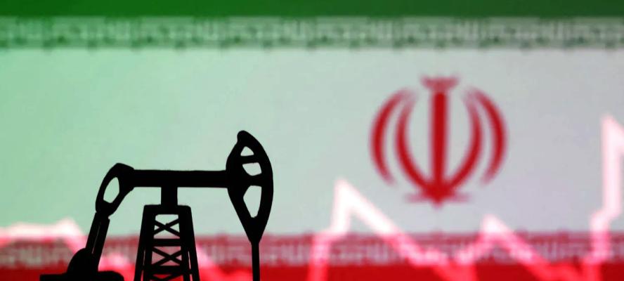 واشنطن تخفف القيود على النفط الإيراني مؤقتًا لكبح أسعار الطاقة