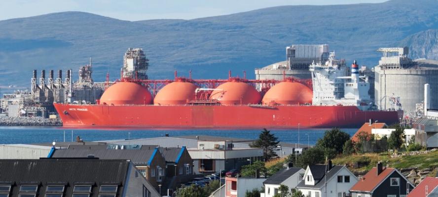 أسواق الطاقة على حافة الانهيار: حرب الشرق الأوسط ترفع أسعار النفط وتضغط على الملاحة الدولية