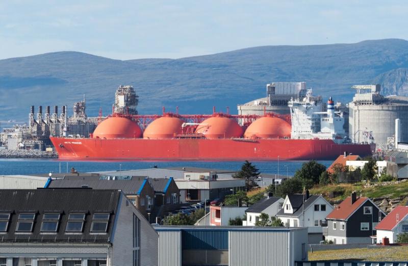 أسواق الطاقة على حافة الانهيار: حرب الشرق الأوسط ترفع أسعار النفط وتضغط على الملاحة الدولية