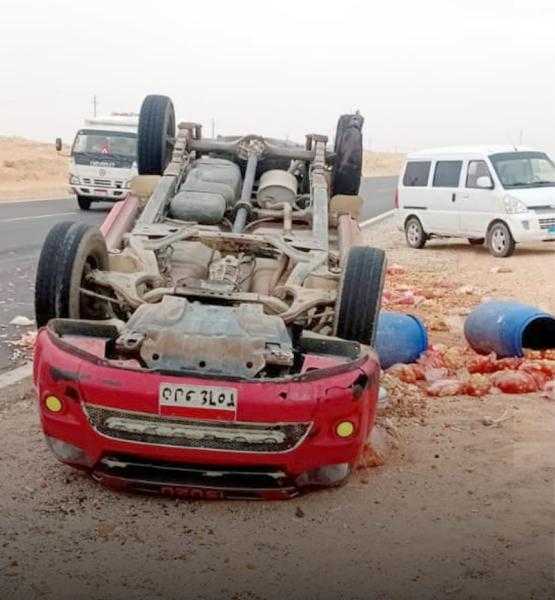 انقلاب سيارة مخللات بطريق منفلوط بسبب العاصفة الترابية.. وإصابة السائق