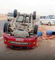 انقلاب سيارة مخللات بطريق منفلوط بسبب العاصفة الترابية.. وإصابة السائق