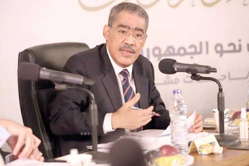 الكويت تحيل فؤاد الهاشم إلى النائب العام بعد مقال مسيء لمصر.. القاهرة: الخطأ فردي والعلاقات قوية