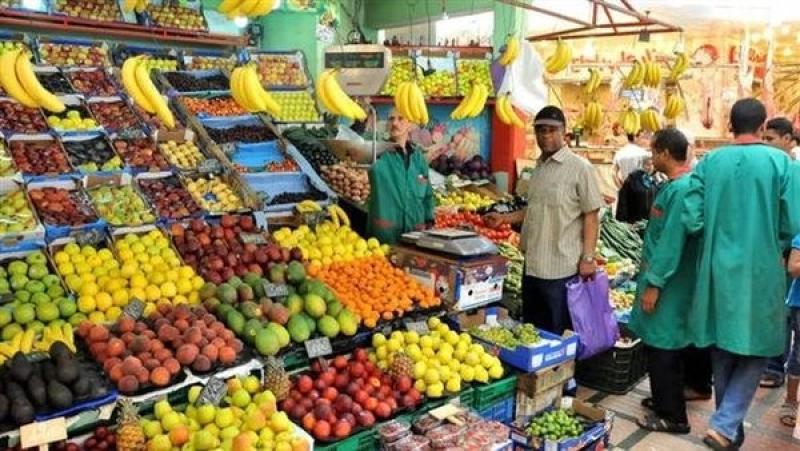قفزات مفاجئة في أسعار العنب بسوق العبور.. واستقرار نسبي لباقي الفاكهة رغم تنوع المعروض