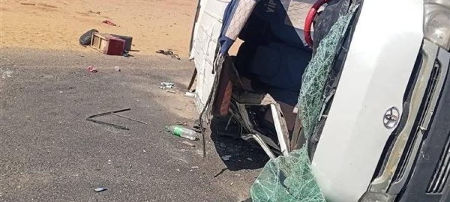 انقلاب ميكروباص على طريق قنا–الأقصر يُصيب 10 أشخاص.. ونقل المصابين للمستشفى قوص المركزي