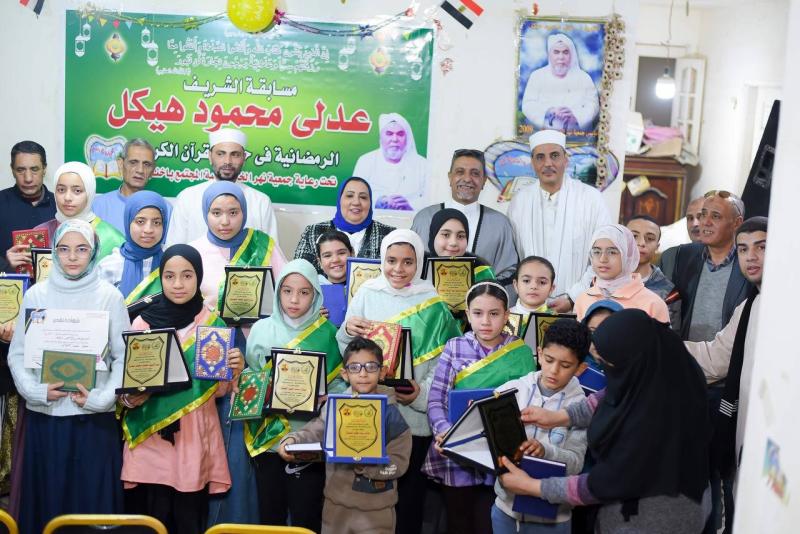 في مشهد إيماني مهيب.. “نهر الخير” تحتفي بحفظة القرآن والسيرة النبوية في ختام مسابقة الشريف عدلي محمود هيكل الرمضانية بإخناواي