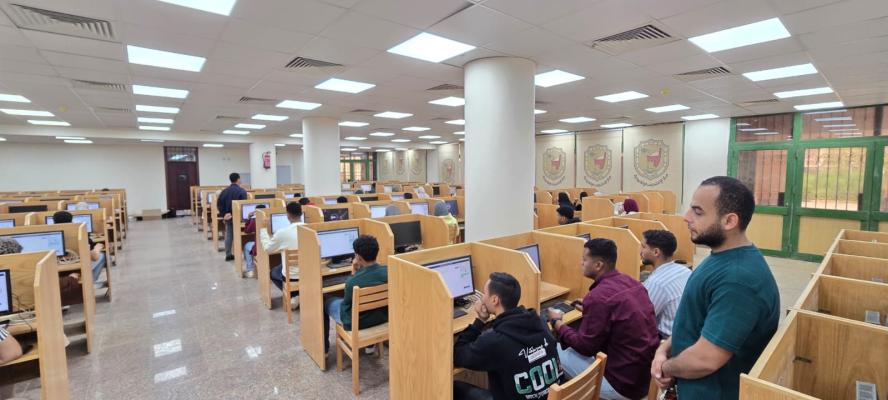 استمرار امتحانات الميدتيرم بكلية الصيدله بجامعة سوهاج