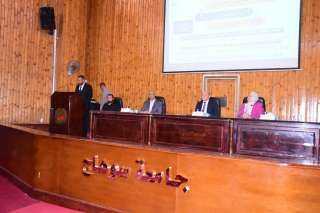 أوراق بحثية طلابية في مجال تطوير التعليم التمريضي لمواكبة متطلبات سوق العمل،،يقدمها طلاب كلية التمريض بسوهاج