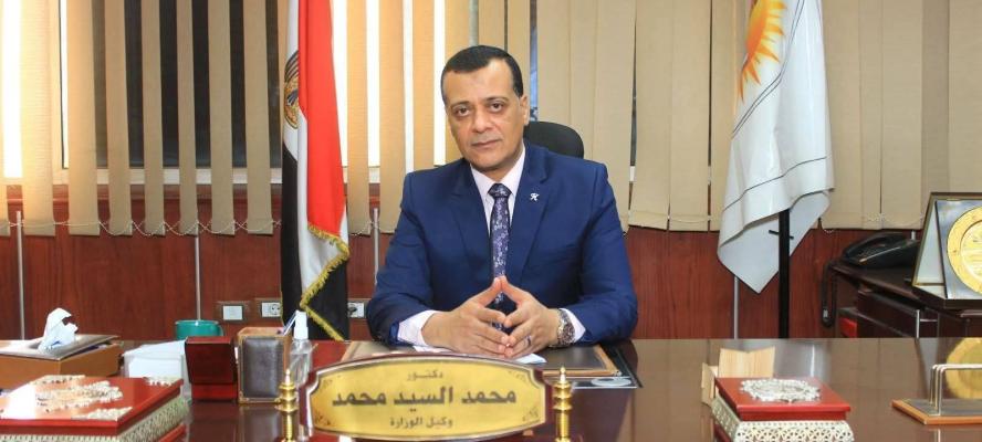 إيقاف مُعَلِمَه بدار السلام بسوهاج لتعديها على تلميذ بالضرب