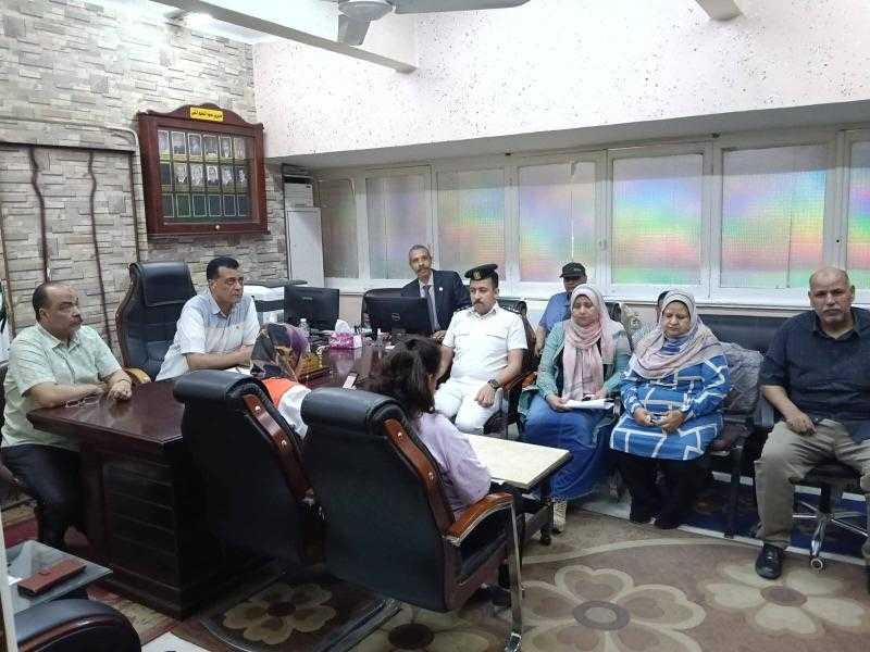 مدير تعليم سوهاج يتابع انتظام امتحانات العملي للدبلومات الفنية بغرفة العمليات المركزية