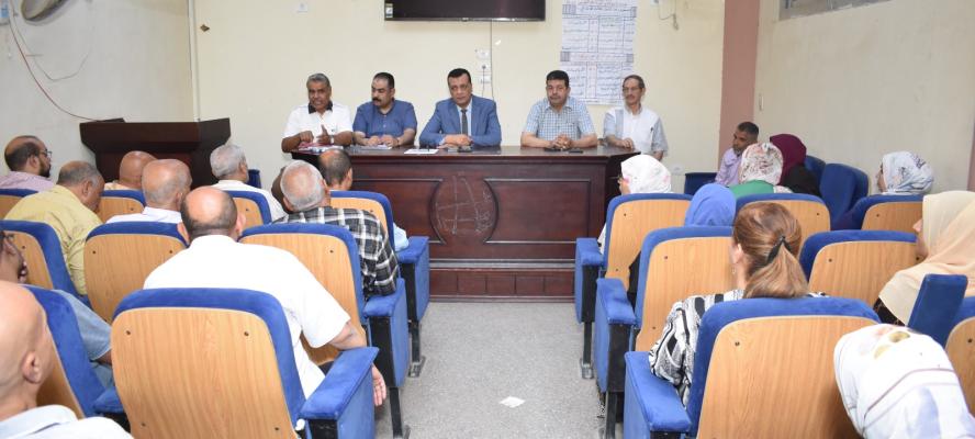 مدير تعليم سوهاج يترأس اجتماعًا موسعًا لمتابعة تنفيذ البرنامج العلاجي وتحسين نواتج التعلم بالمرحلة الابتدائية