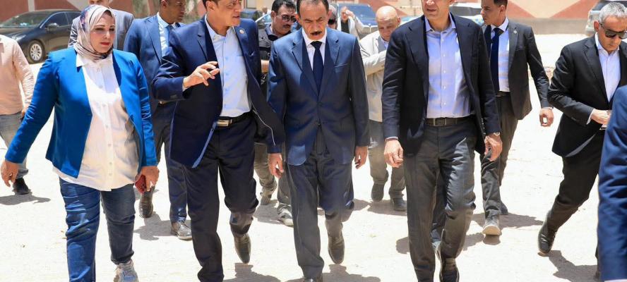 وزير التربية والتعليم ومحافظ سوهاج يتفقدان مستجدات الأعمال الإنشائية لمشروعات تعليمية جديدة بالمحافظة