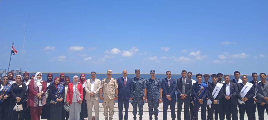 وفد طلابي بجامعة سوهاج فى زيارة لقاعدة بورسعيد البحرية للتعرف على الامكانات المتطورة في التصنيع والقتال البحري