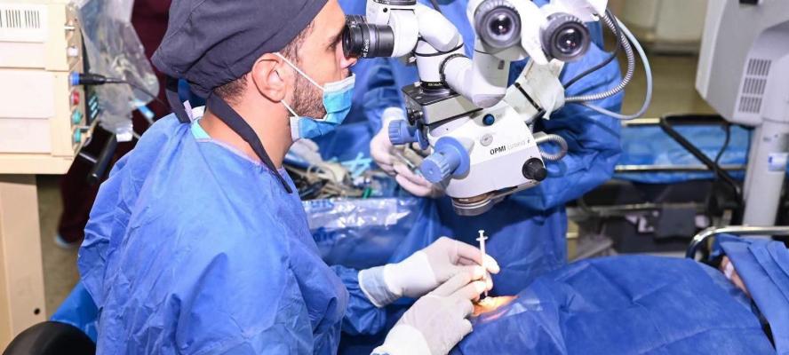 خلال 30 يوم.. قسم طب وجراحة العيون بمستشفيات سوهاج الجامعية يجري 349 عملية جراحية متخصصة
