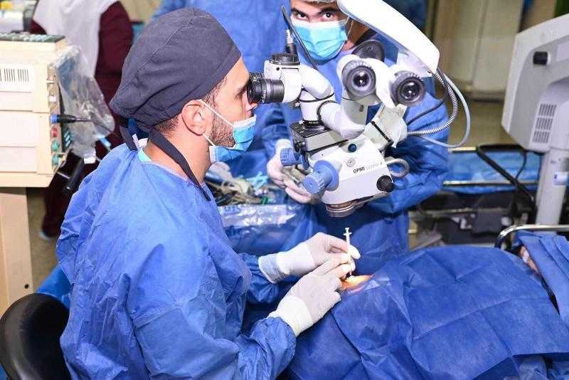 خلال 30 يوم.. قسم طب وجراحة العيون بمستشفيات سوهاج الجامعية يجري 349 عملية جراحية متخصصة