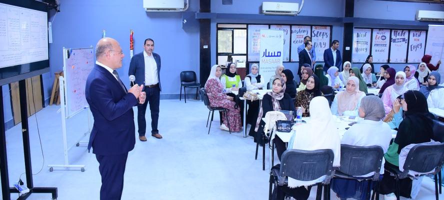 رئيس جامعة سوهاج يسلّم شهادات ختام «فتيات الأرض» لـ100 فتاة ويعلن قرب إطلاق هاكثون للزراعة الذكية مناخيًا