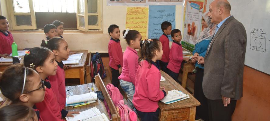 مدير تعليم سوهاج يتابع انتظام الدراسة والانضباط المدرسي بمدارس إدارة سوهاج التعليمية